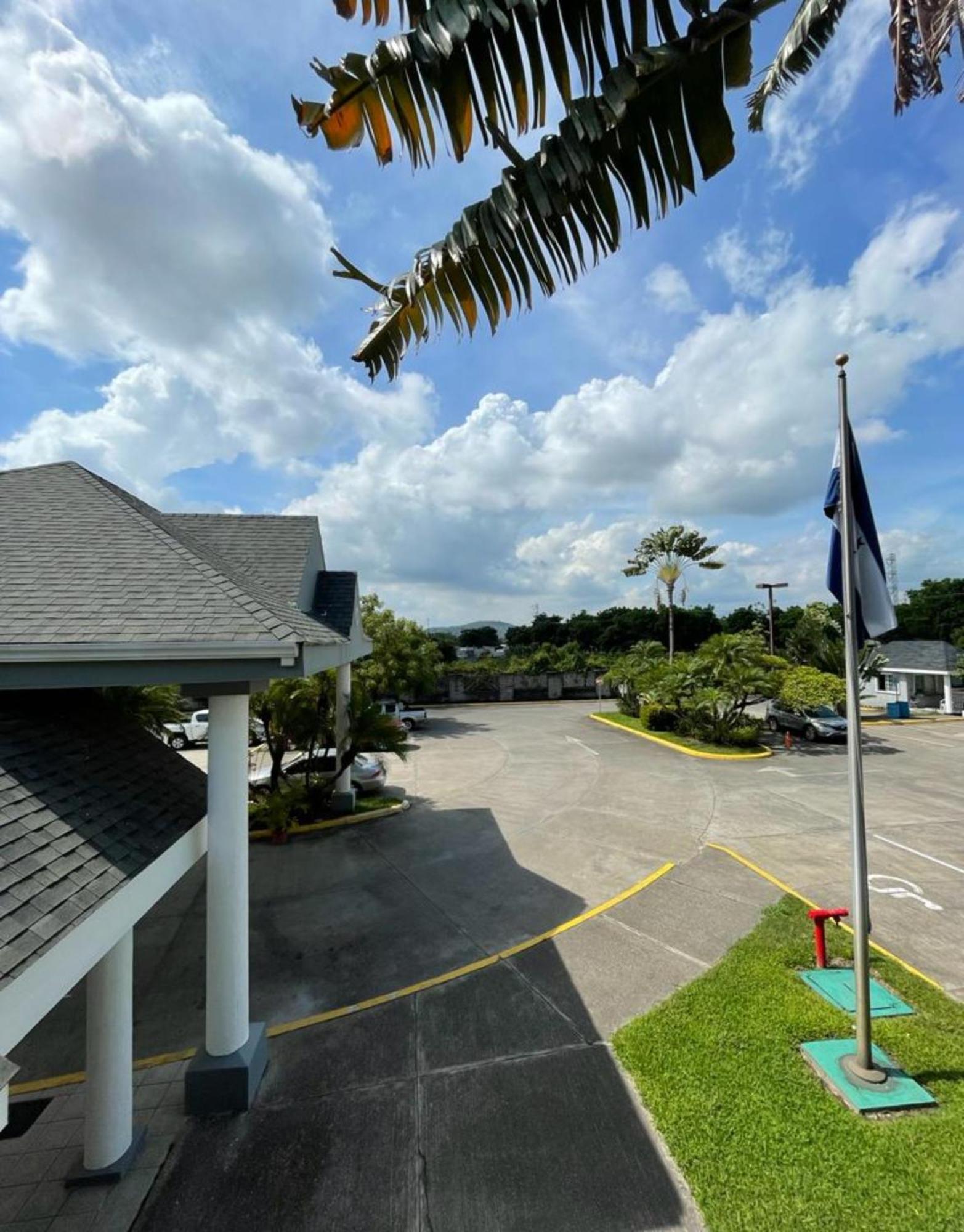 Metrotel Express San Pedro Sula Dış mekan fotoğraf